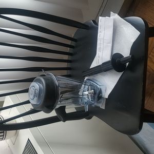 Vitamix 64oz/2L Easy Off Container with scraper. Brand new.